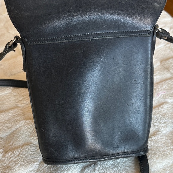 Vintage Chic Black Crossbody Bag with Buckle - Picture 10 of 16